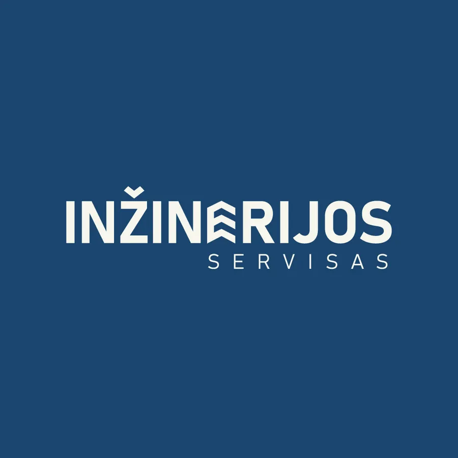 Baltas „Inžinerijos servisas“ užrašas mėlyname fone, su stilizuotomis linijomis raidėje E.