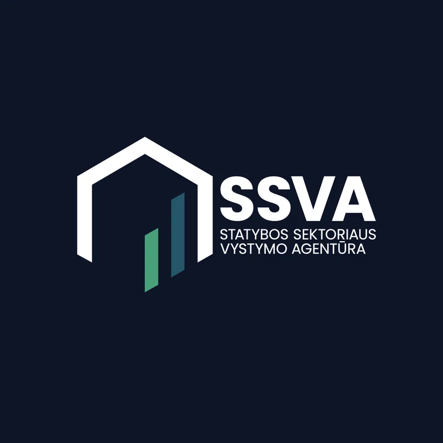 Statybos sektoriaus vystymo agentūros SSVA logotipas su baltu pastato kontūru ir žaliais bei mėlynais stulpeliais.