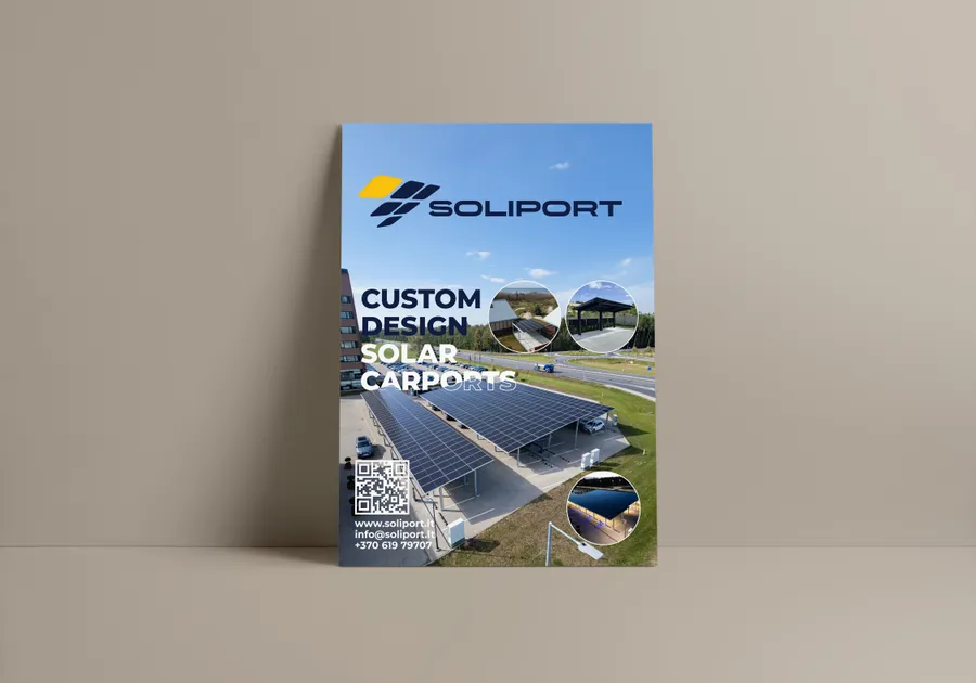Vertikalus „Soliport“ plakatas su saulės modulių stoginių nuotraukomis ir stambia balta antrašte mėlyname fone.